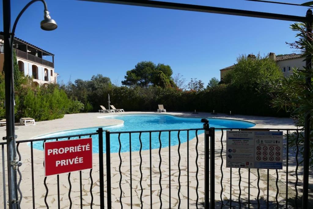 Appartement Clim & Piscine Sur Golf Pont-Royal Exteriér fotografie